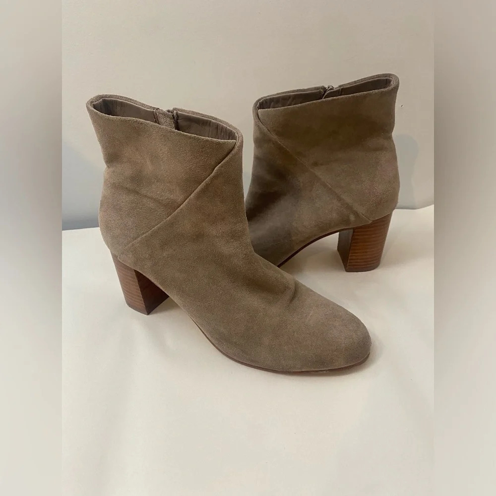 Women’s Soludos Mid heel Gray Suede Ankle Boots With Zipper Size 9.5